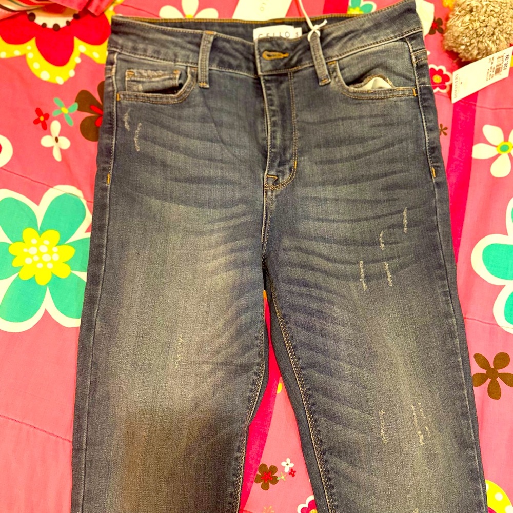 High Rise Medium Wash Blue Skinny Jeans (NEVER WORN)
